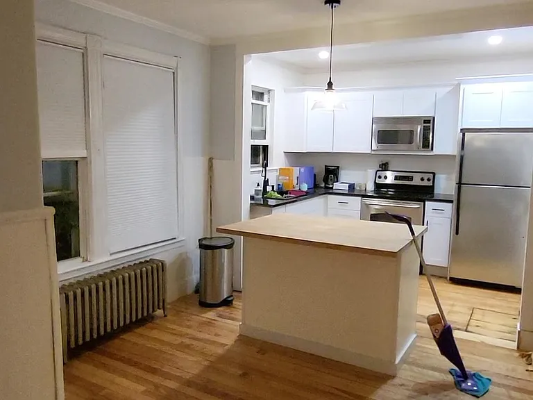 594 Washington Ave — Photo 7