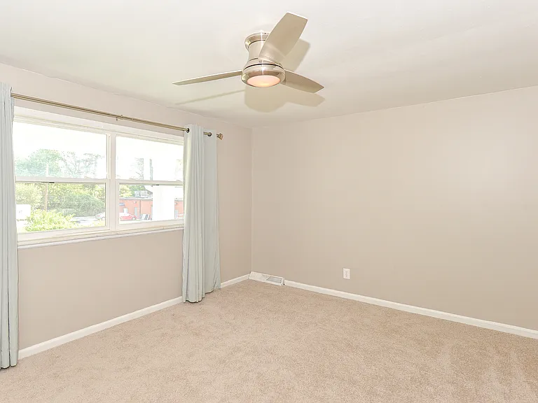621 Village Place North Dr — Photo 8