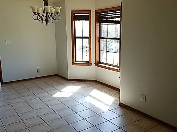 4th image of 121 Hillcrest Dr