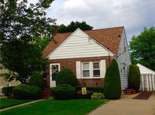 228 Euston Rd S, Garden City, NY 11530