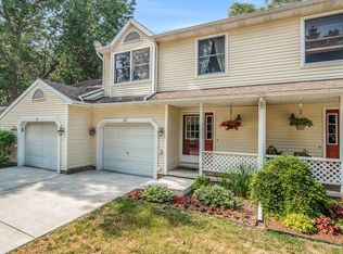 123 Meadow Pointe Dr, Fenton, MI 48430