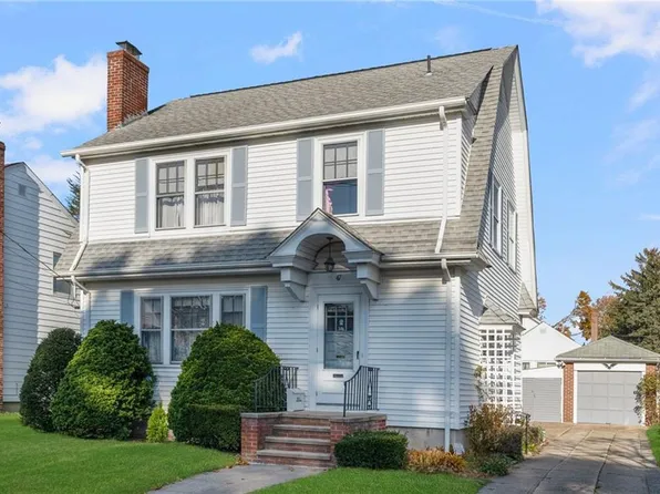 47 Richland Rd, Cranston, RI 02910