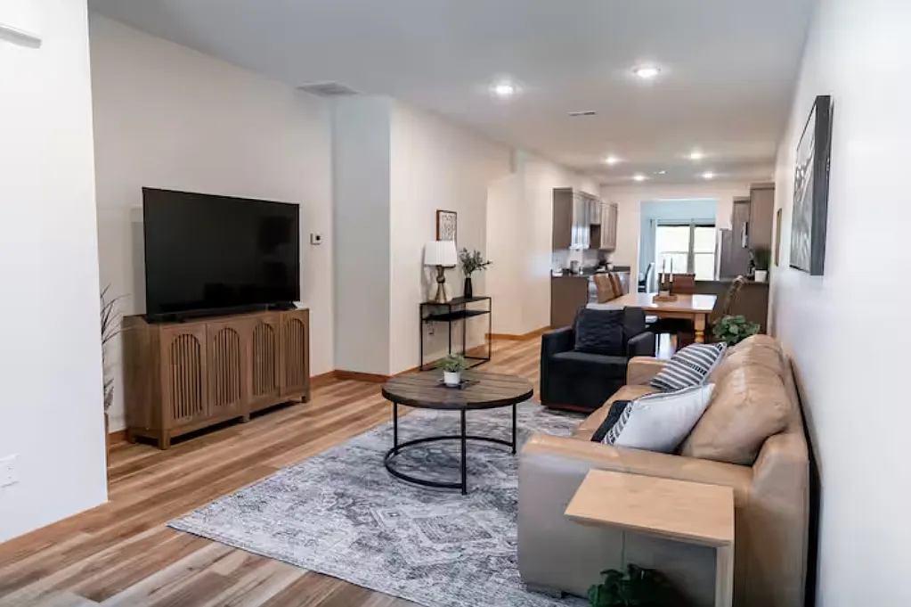 2 bed, 1400 sqft, $1,800 — Photo 1