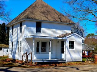 19 Saunders Dr, Niantic, CT 06357