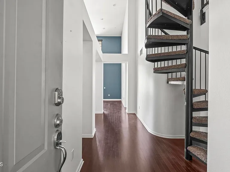 1901 Victoria Ave #201 — Photo 27