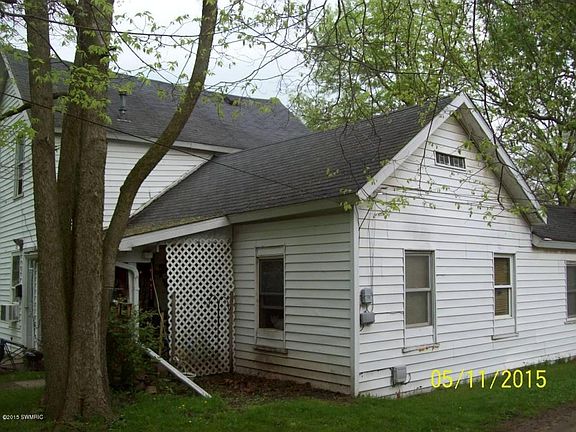 3rd image of 701 E Grand St