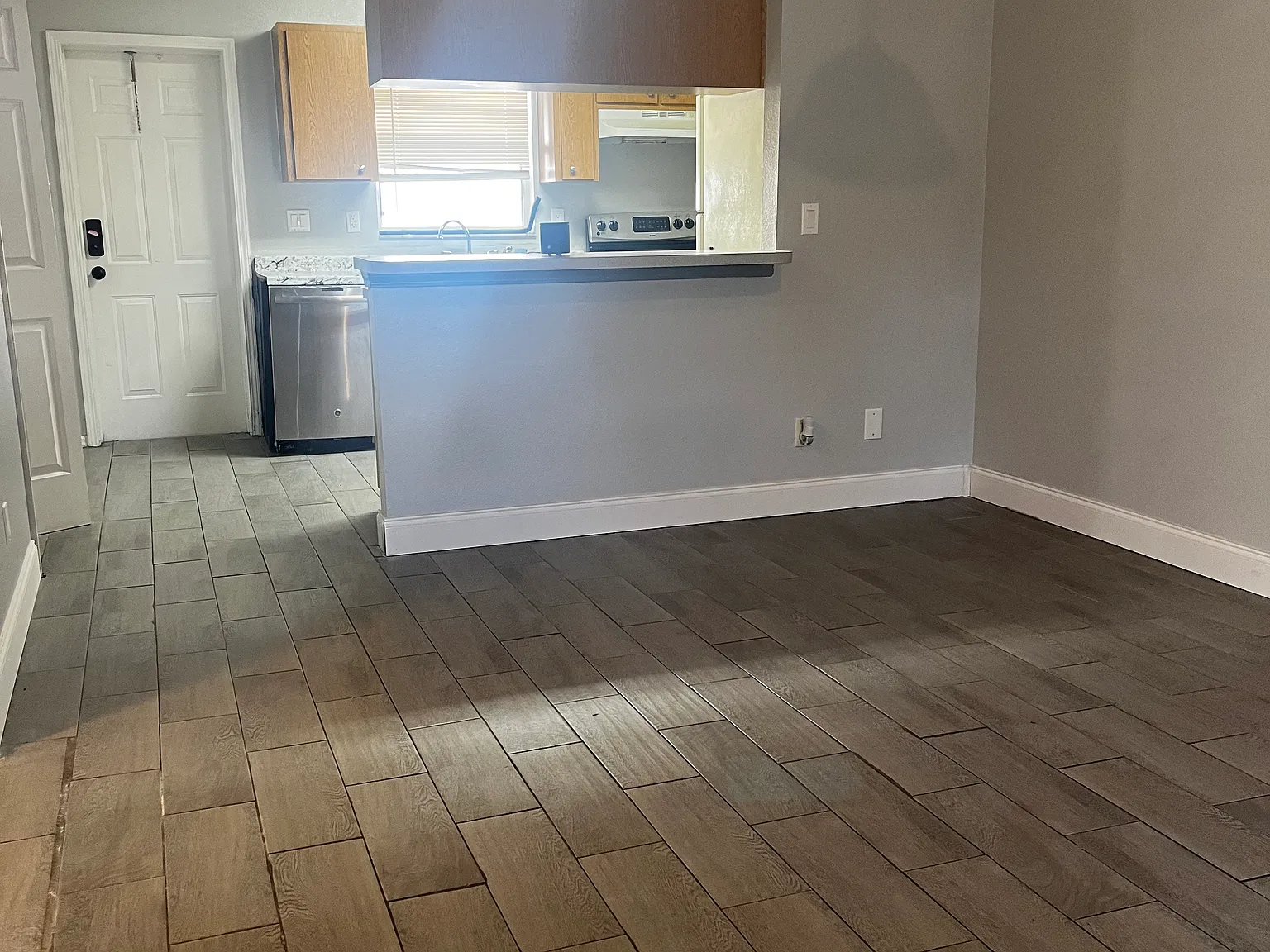 2 bed, 845 sqft, $1,850 — Photo 2