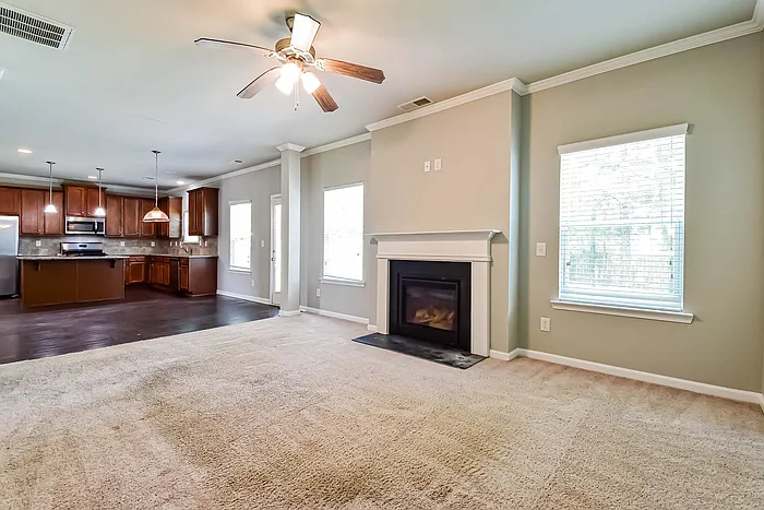 4 bed, 3.5 bath, 2330 sqft, $2,595 — Photo 3