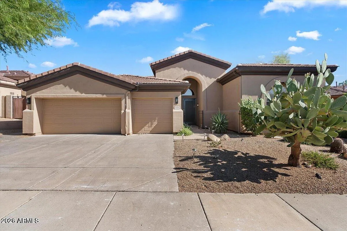3 bed, 2.5 bath, 2705 sqft, $6,400 — Photo 1