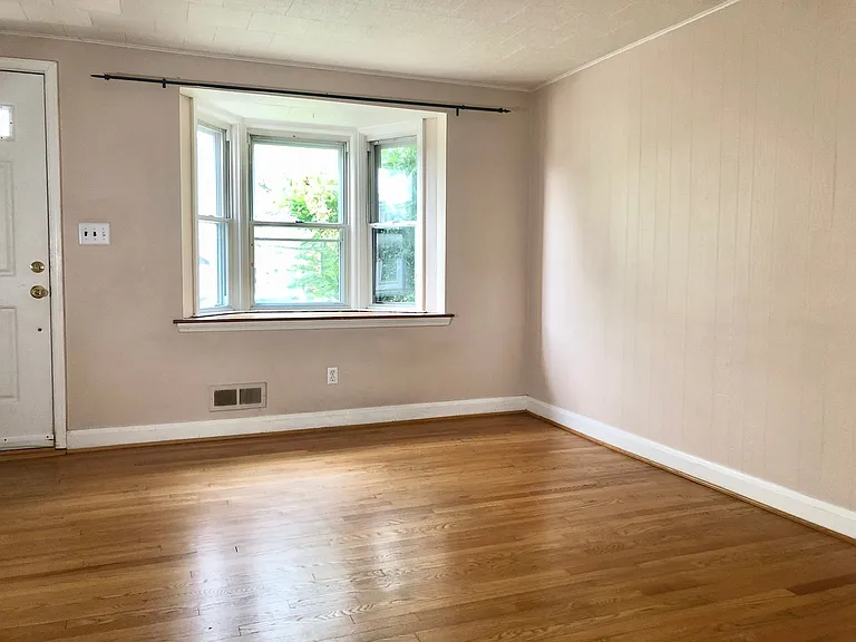 1622 Hardwick Rd — Photo 3
