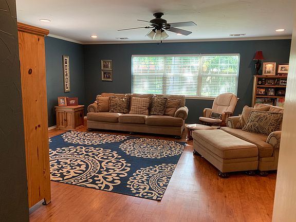 5th image of 407 Country Club Dr