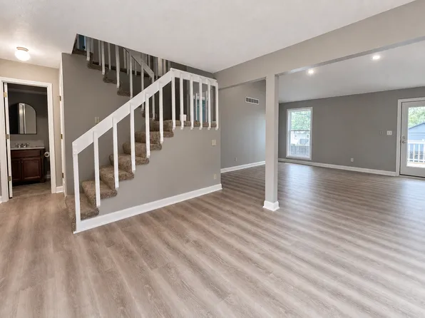 1731 NW 10th St, Blue Springs, MO 64015
