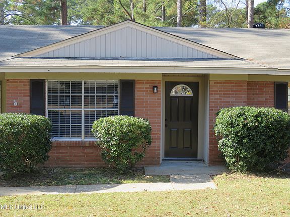2nd image of 119 Hill Cir