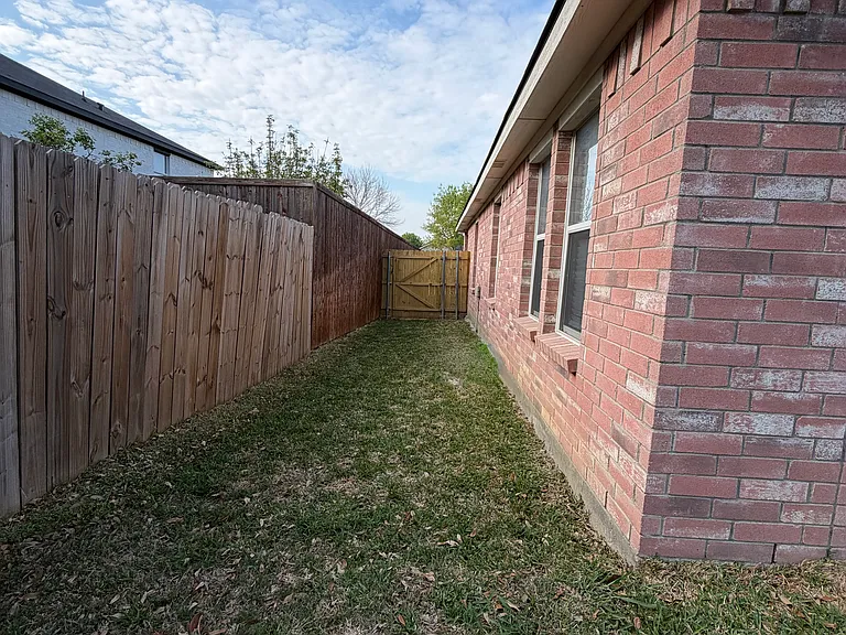 2063 La Salle Trl — Photo 36