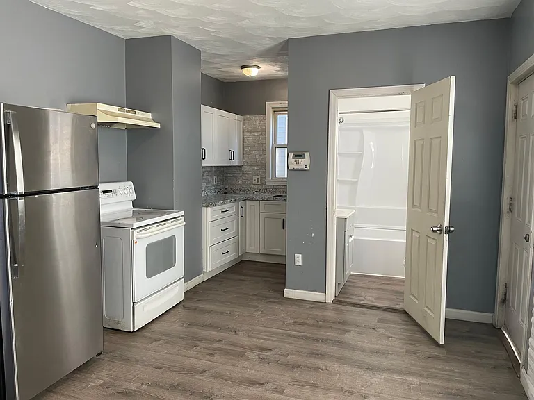 890 Douglas Ave #1 — Photo 2