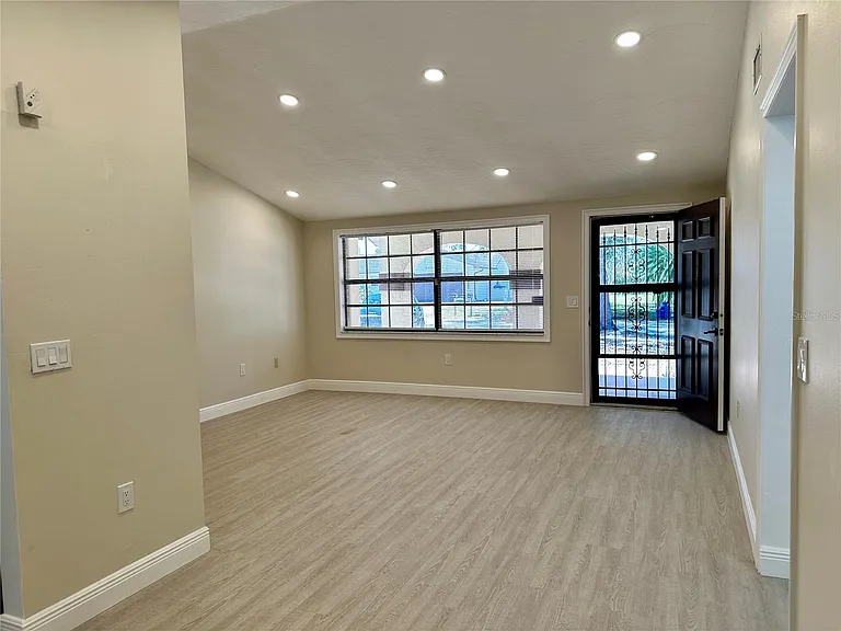 4420 Sawgrass Blvd — Photo 5