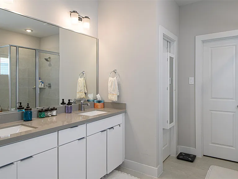 1274 N Post Oak Rd #B — Photo 13