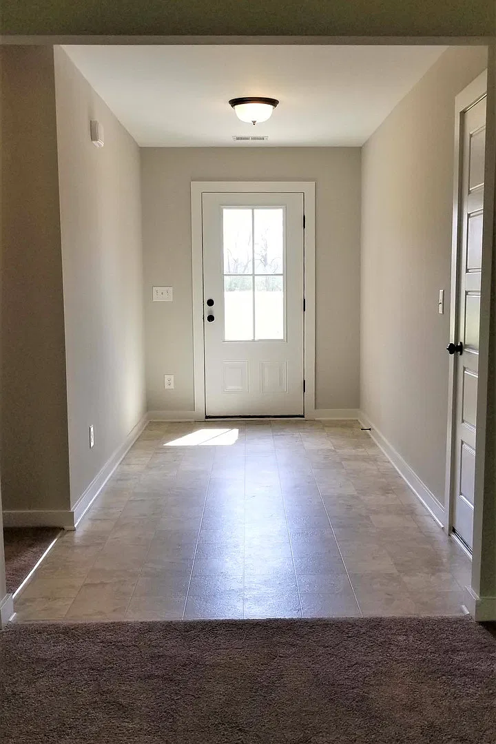 Great Home for Rent in Lincoln. Available to View with a 48 Hour Notice! — Photo 2