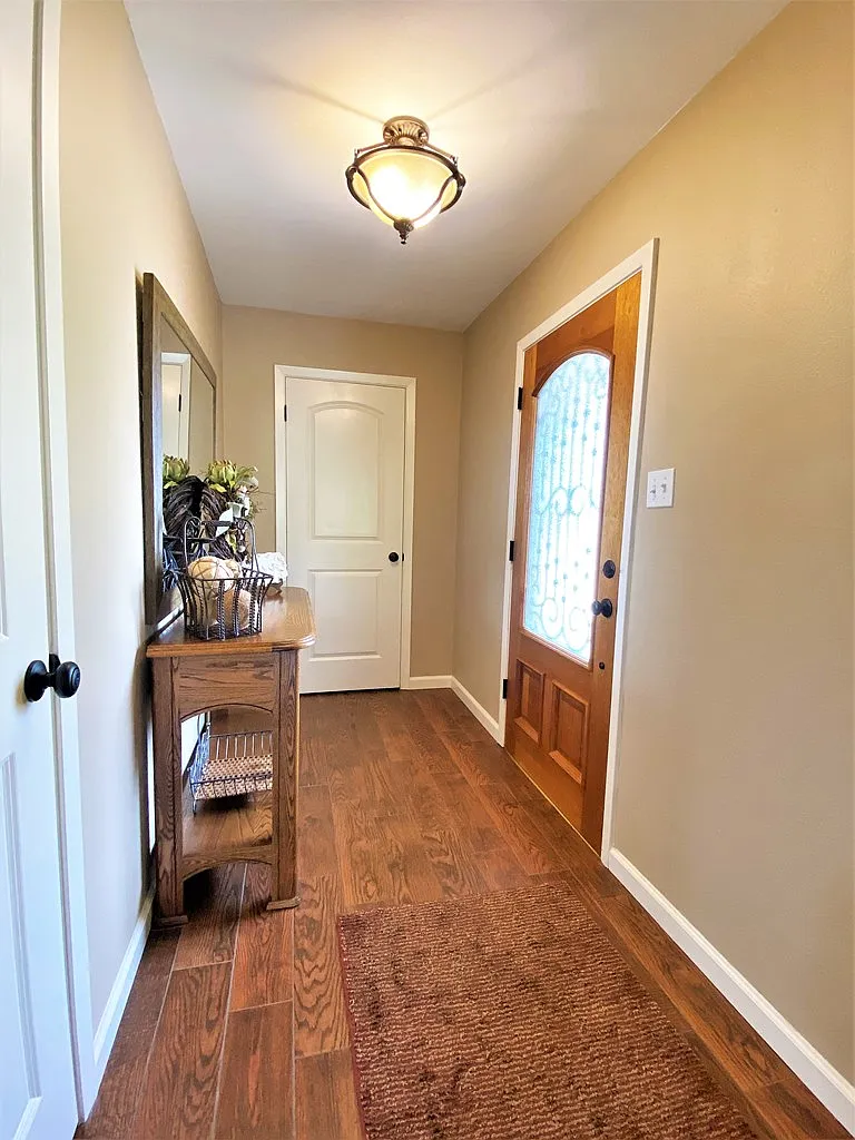 2 bed, 2.0 bath, 1981 sqft, $2,275 — Photo 3