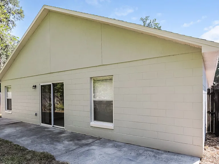 130 Kinney Ct — Photo 16