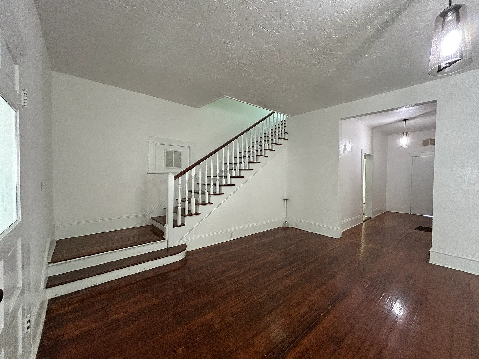 3 bed, 1945 sqft, $1,900 — Photo 3