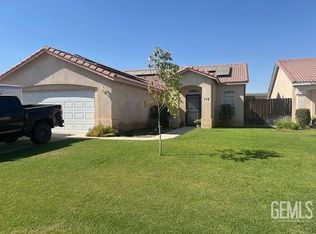 112 W Pilot Ave, Bakersfield, CA 93308