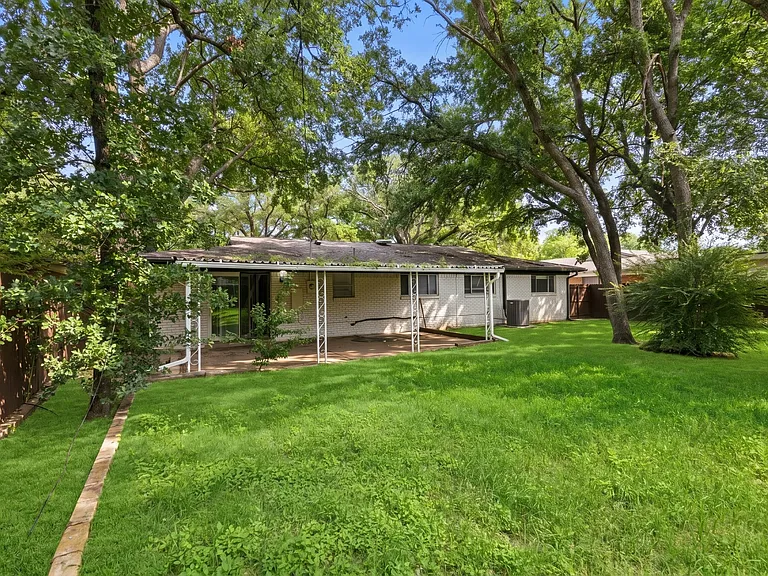 1508 Grantland Cir — Photo 17