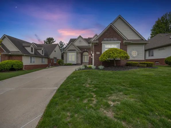 22273 Abington Dr, Farmington Hills, MI 48335