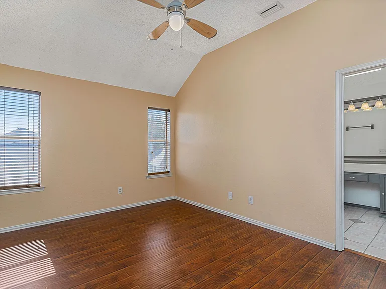 588 Lake Forest Dr — Photo 17