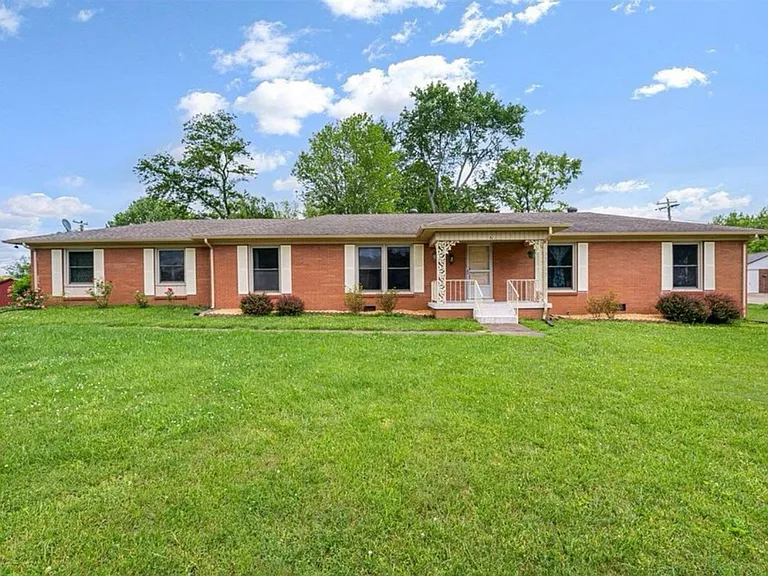 921 Brookhaven Dr — Photo 1