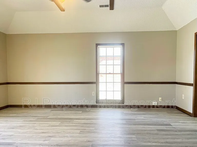 6600 Stockport Dr — Photo 5