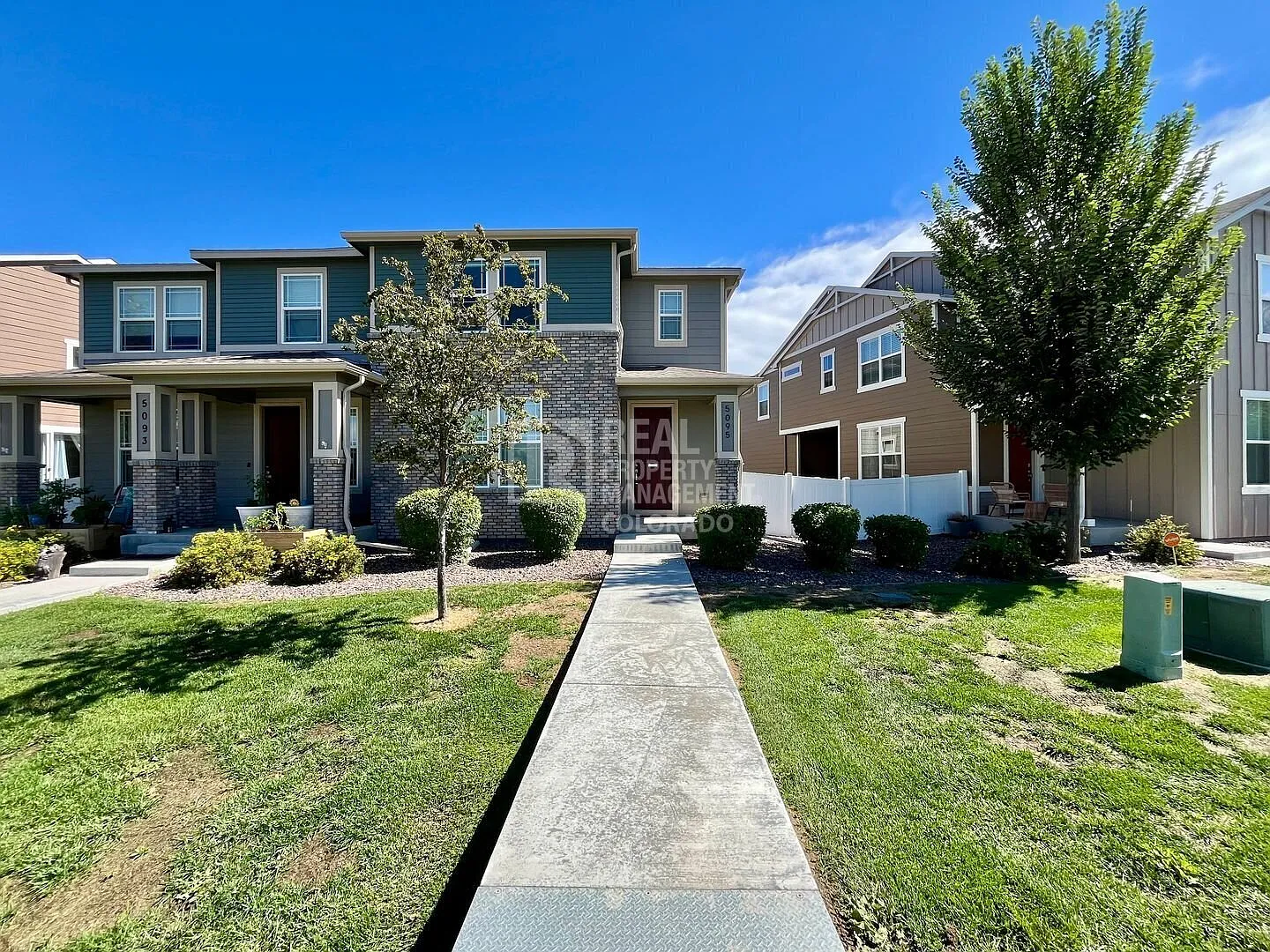Bright & Comfortable 3 Bedroom Brighton Home — Photo 1