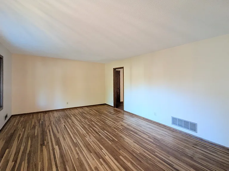 6065 Oakwood Rd — Photo 6