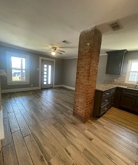 402 Graham Ave #402 — Photo 8