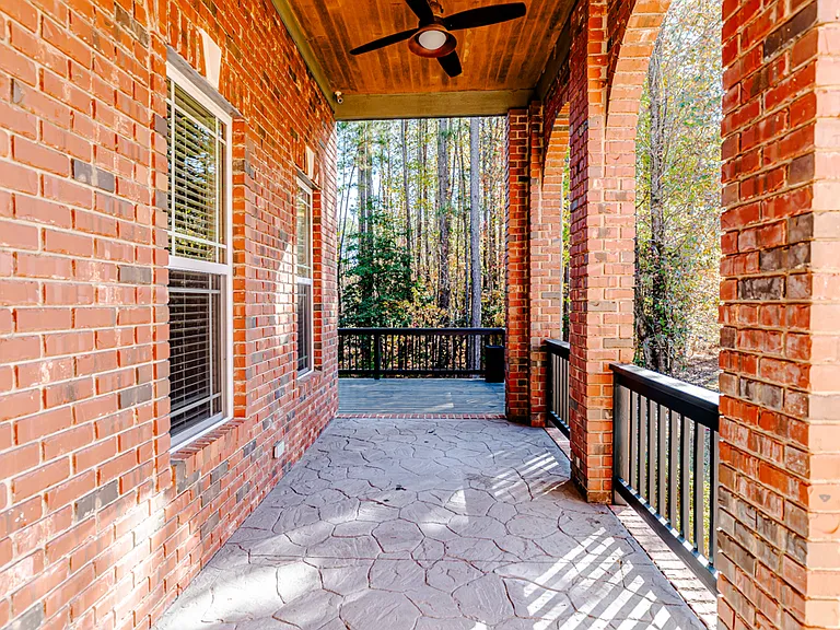 233 Saintsbury Pl — Photo 7