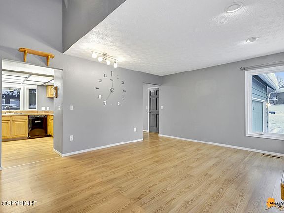 3rd image of 8250 Country Woods Dr