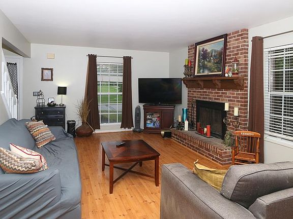 3rd image of 2726 Tanglewood Ct