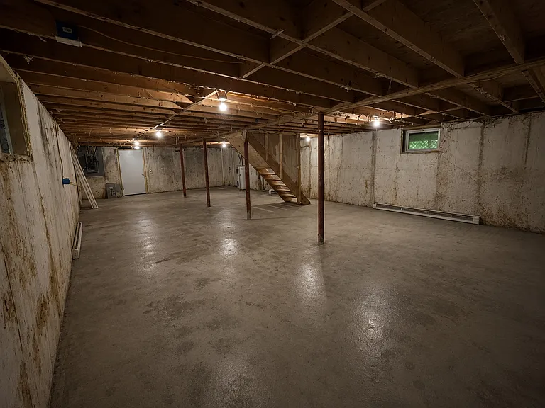 34 Maple Ave N — Photo 4