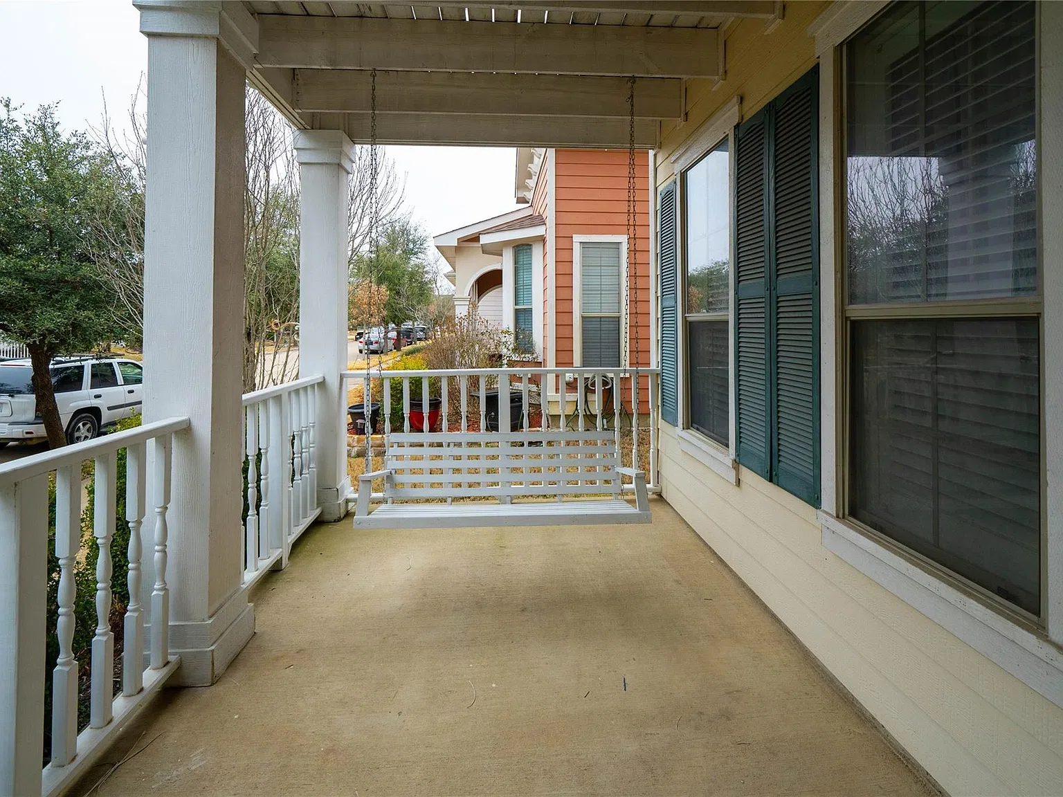 4 bed, 2.5 bath, 2941 sqft, $2,595 — Photo 2