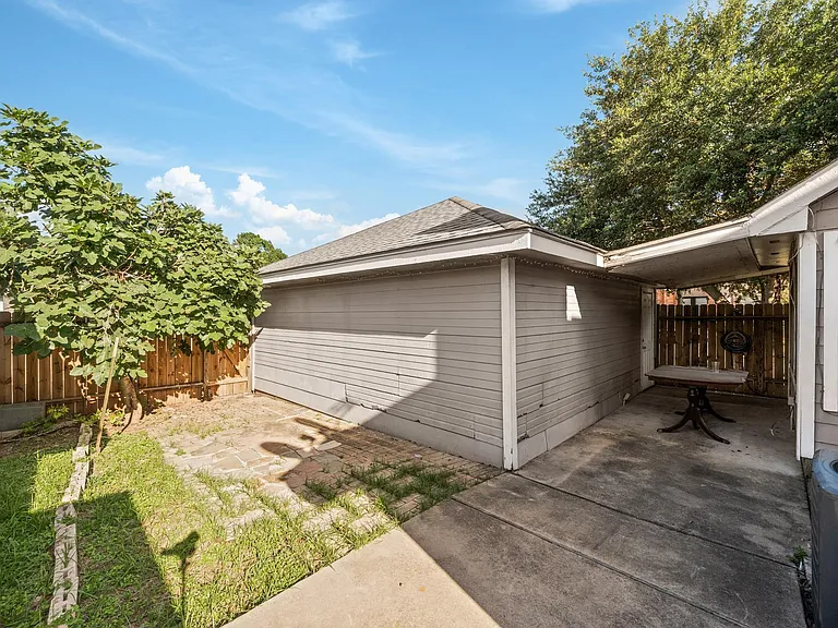 8629 Kinghaven St — Photo 32
