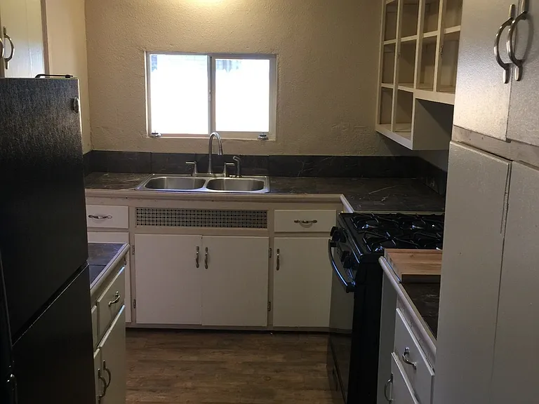 202 W Tilden St — Photo 9