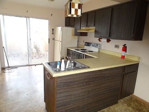 2nd image of 150 Greenway Blvd