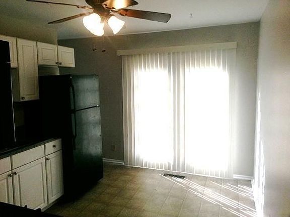 3rd image of 3220 Pipers Glen Dr