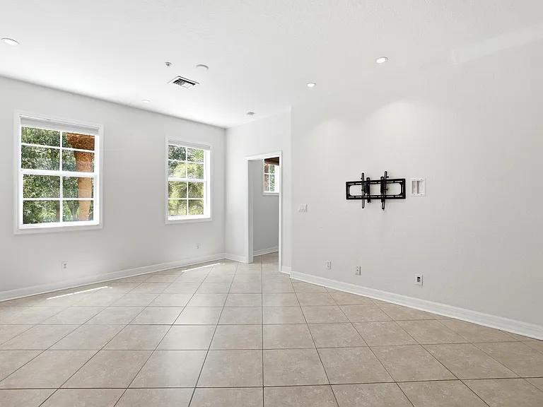 127 E Thatch Palm Cir — Photo 6