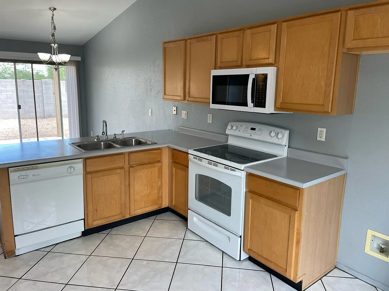 3 bed, 1309 sqft, $1,640 — Photo 3