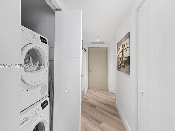 5th image of 1010 SW 2nd 609