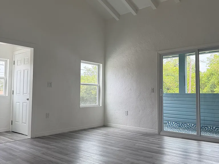 2230 E Harbor Dr S — Photo 3