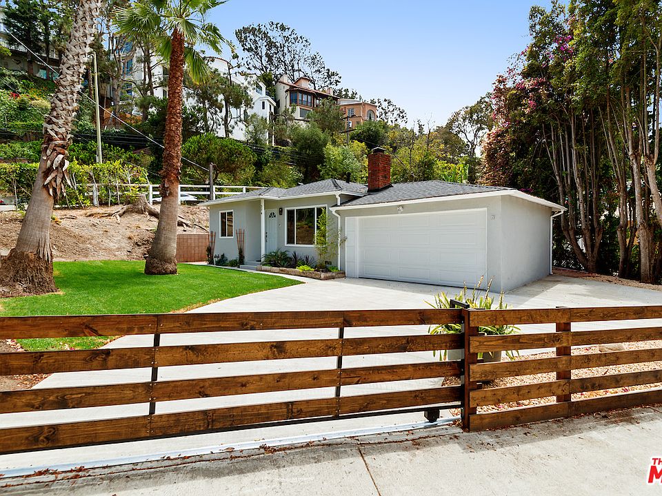 1st image of 374 Entrada Dr