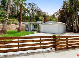 374 Entrada Dr, Santa Monica, CA 90402