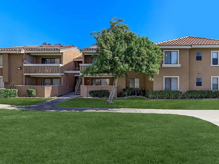 Smoketree Apartments — Photo 4